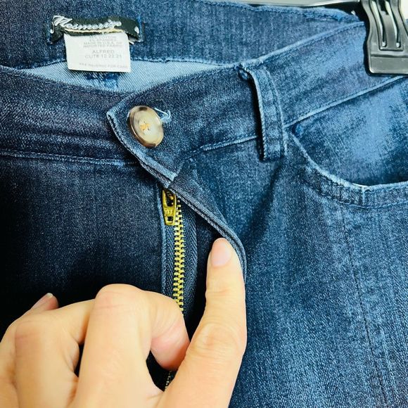 Mesmerize Jeans 4 Dark Wash Blue High Waisted Front Ankle Slits Stretch Crop - Picture 3 of 5